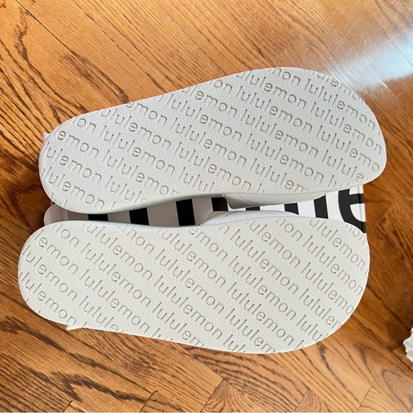 New Lululemon Restfeel Quilted Slide - Vapor Sz 8 - Picture 6 of 8